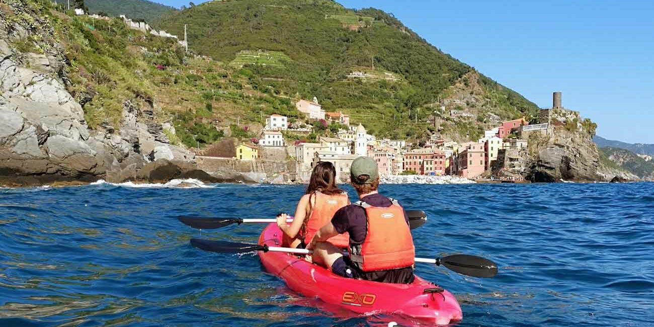 escursione in kayak alle Cinque Terre e aperitivo