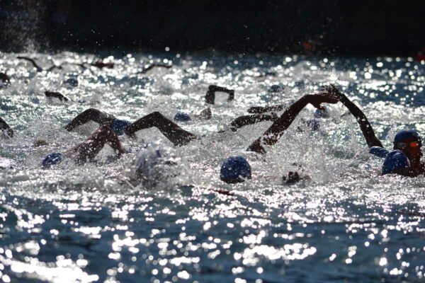 corso di nuoto in mare